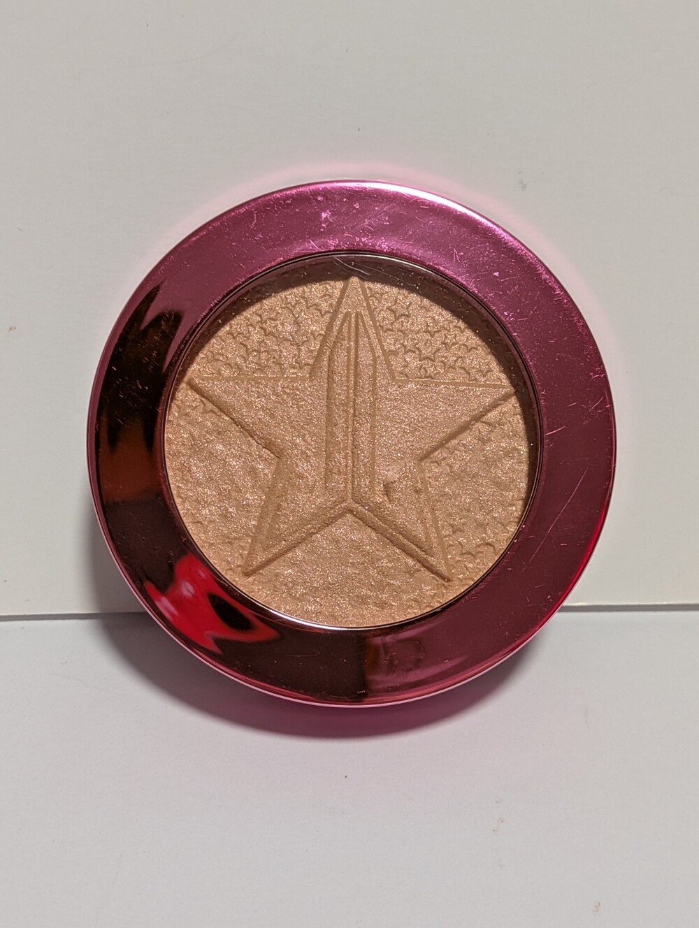 Jeffree Star Cosmetics Supreme Frost highlighting powder compact in the shade